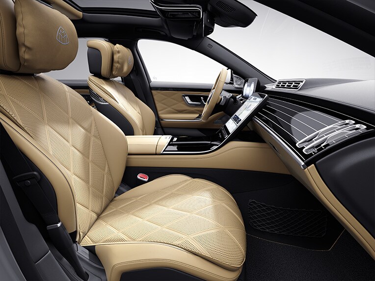 Sada Interiér MANUFAKTUR v kokpitu modelu Mercedes-Maybach Třída S.