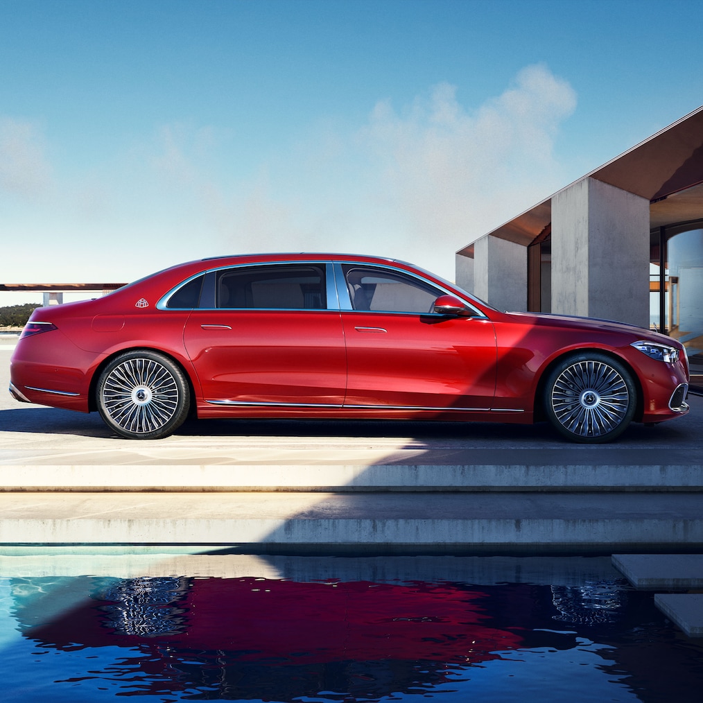 Třída S od Mercedes-Maybach při pohledu z boku.