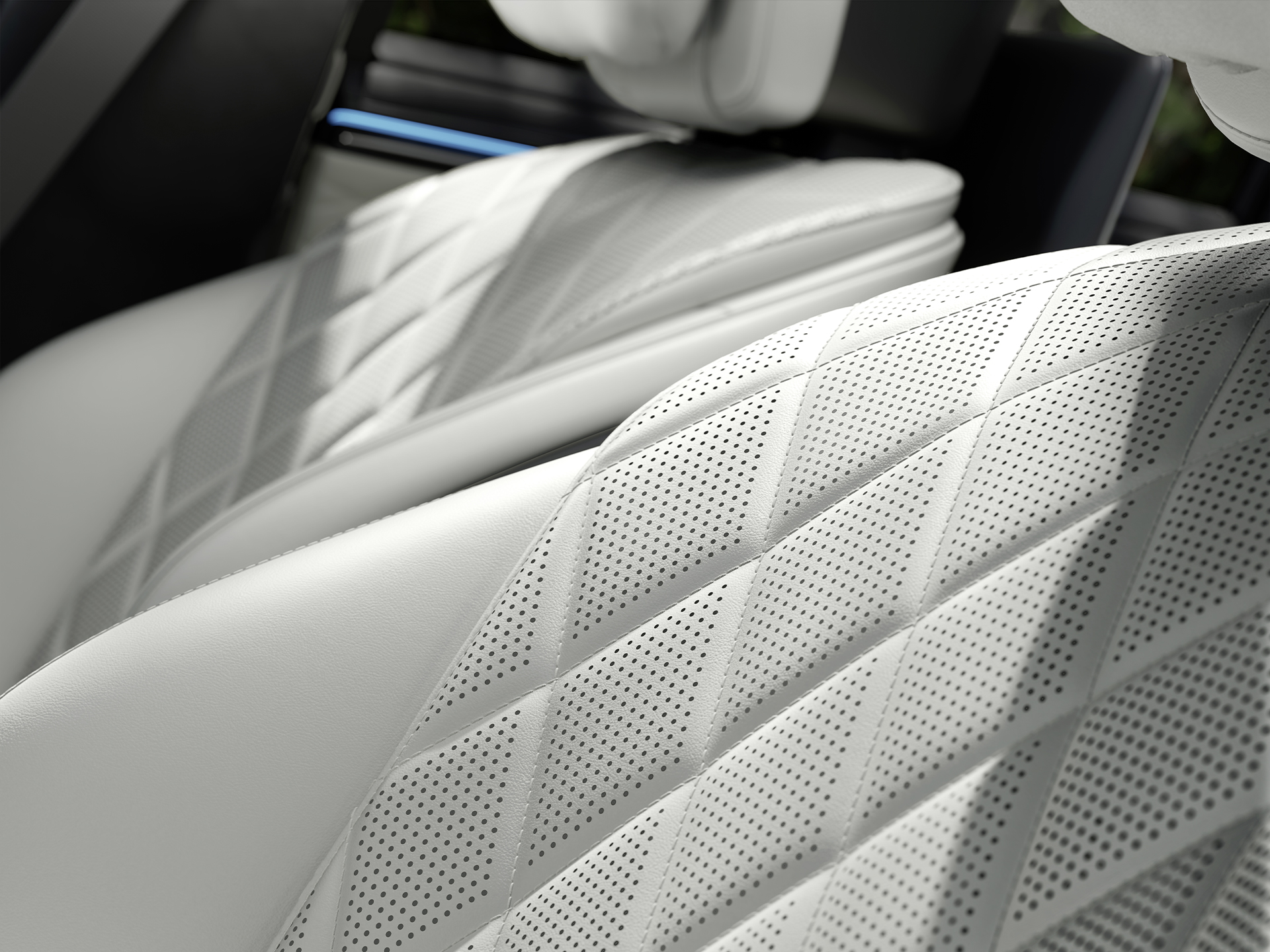 MANUFAKTUR | Třída S sedan | Mercedes-Benz Nové vozidlo Mercedes-Benz Třídy S sedan, prodloužená verze s prvky výbavy MANUFAKTUR při pohledu z boku.