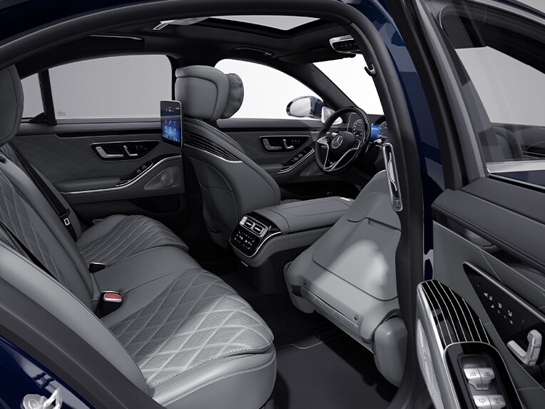 Zadní část vozu Mercedes-Benz Třídy S Sedan se sadou Chauffeur.