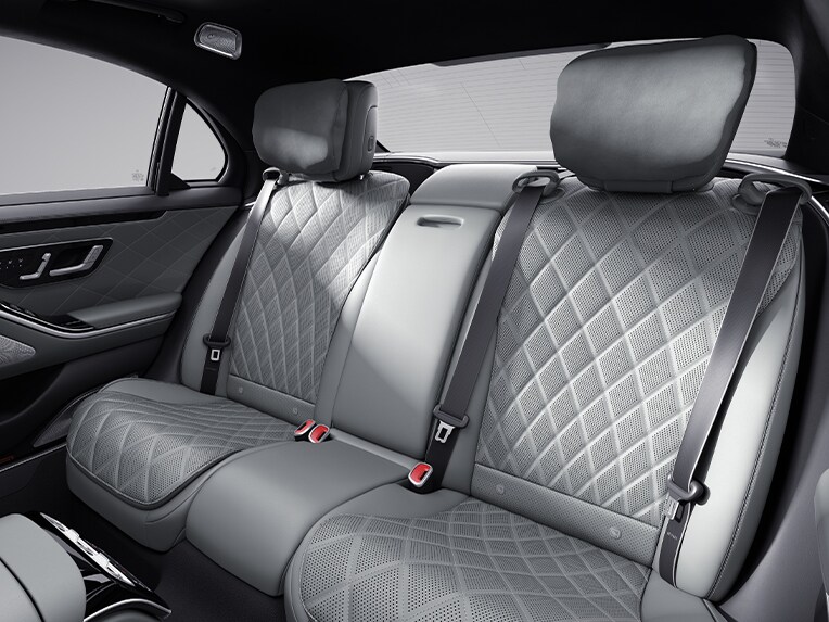 Interiér vozu Mercedes-Benz Třídy S Sedan se sadou Exclusive.