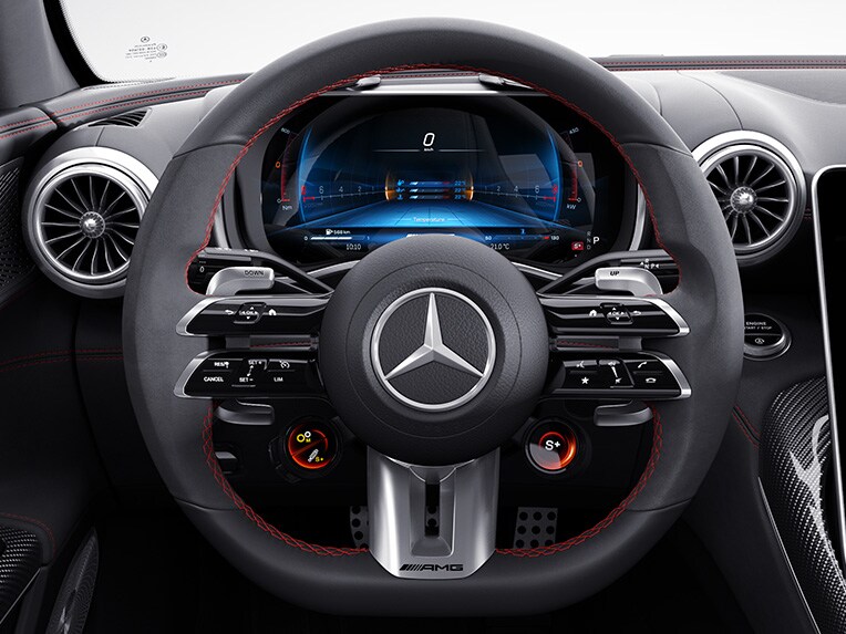 Volant AMG Performance v kůži nappa / mikrovláknu DINAMICA ve voze Mercedes-AMG SL Roadster.