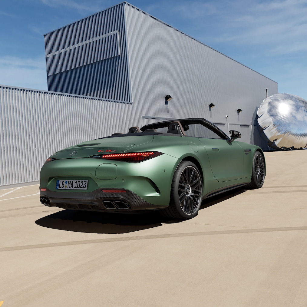 Mercedes-AMG SL 63 S E PERFORMANCE s&nbsp;otevřenou skládací střechou, pohled shora, nebo znázornění řízení zadní nápravy AMG.