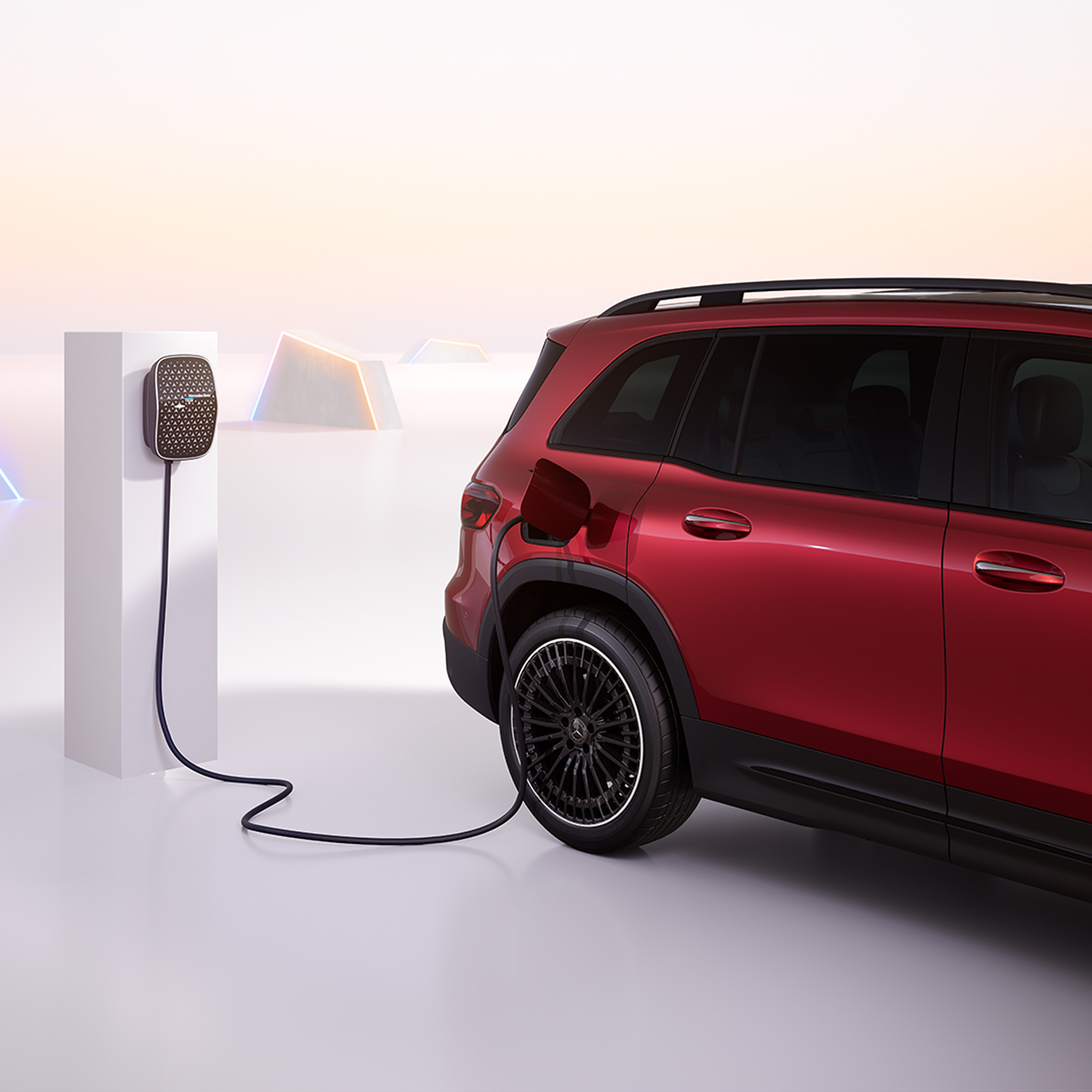 Nabíjení | Elektromobily | Mercedes-Benz Elektromobil EQB nabíjející se z wallboxu Mercedes-Benz.