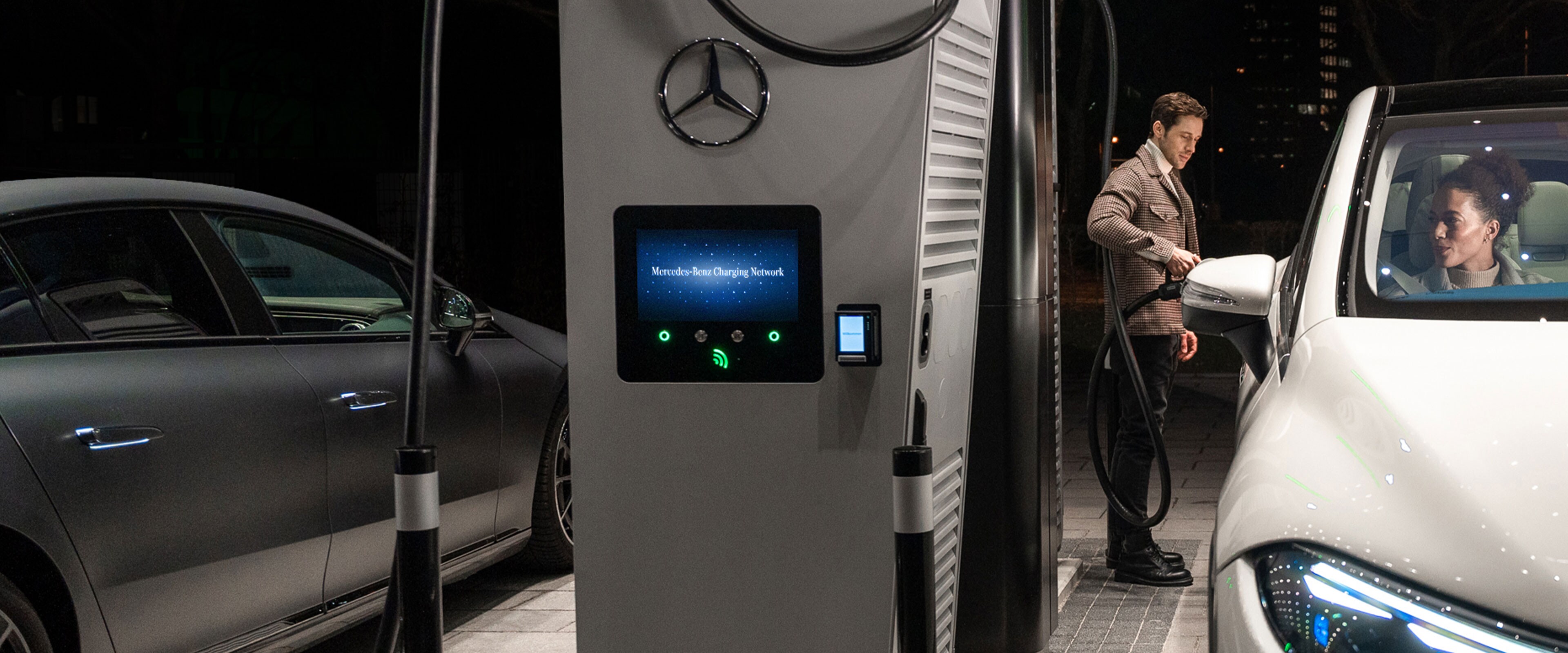 Nabíjení na cestách s&nbsp;MB.CHARGE Public (dříve známé jako Mercedes me Charge).