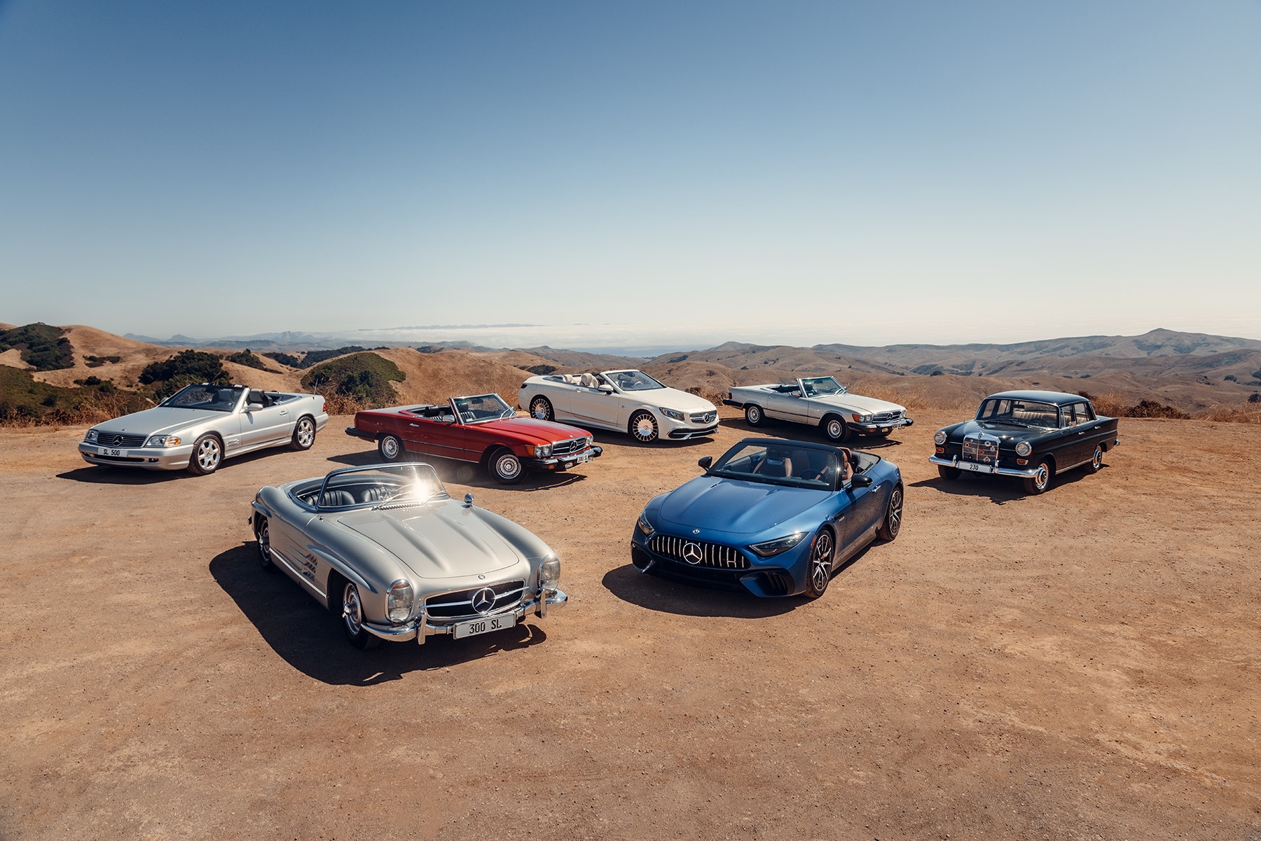 Vozidla Mercedes-Benz Classic. Vozidla Mercedes-Benz Classic v poušti.