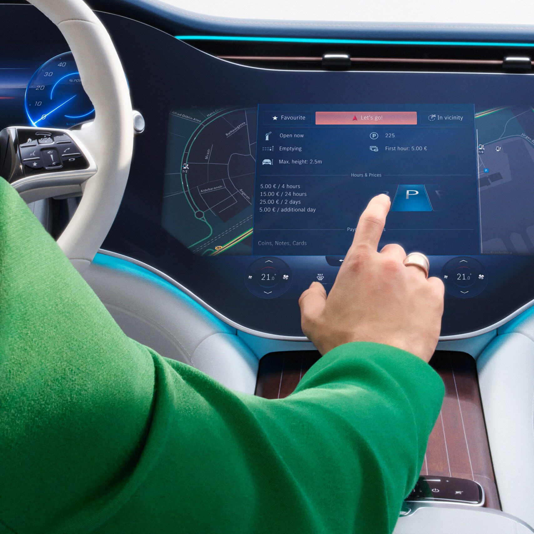 Na multimediálním systému MBUX ve voze Mercedes-Benz jsou zvoleny digitální doplňky