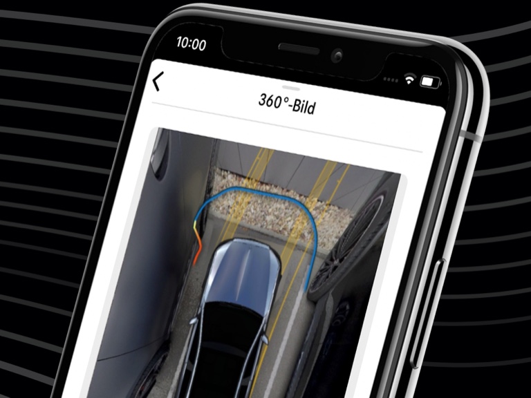 Pomocí aplikace Mercedes me Remote Parking na chytrém telefonu a výhledu do všech stran je vůz Mercedes-Benz pohodlně zaparkován na úzké parkovací místo. Pomocí aplikace Mercedes me Remote Parking na chytrém telefonu a výhledu do všech stran je vůz Mercedes-Benz pohodlně zaparkován na úzké parkovací místo.
