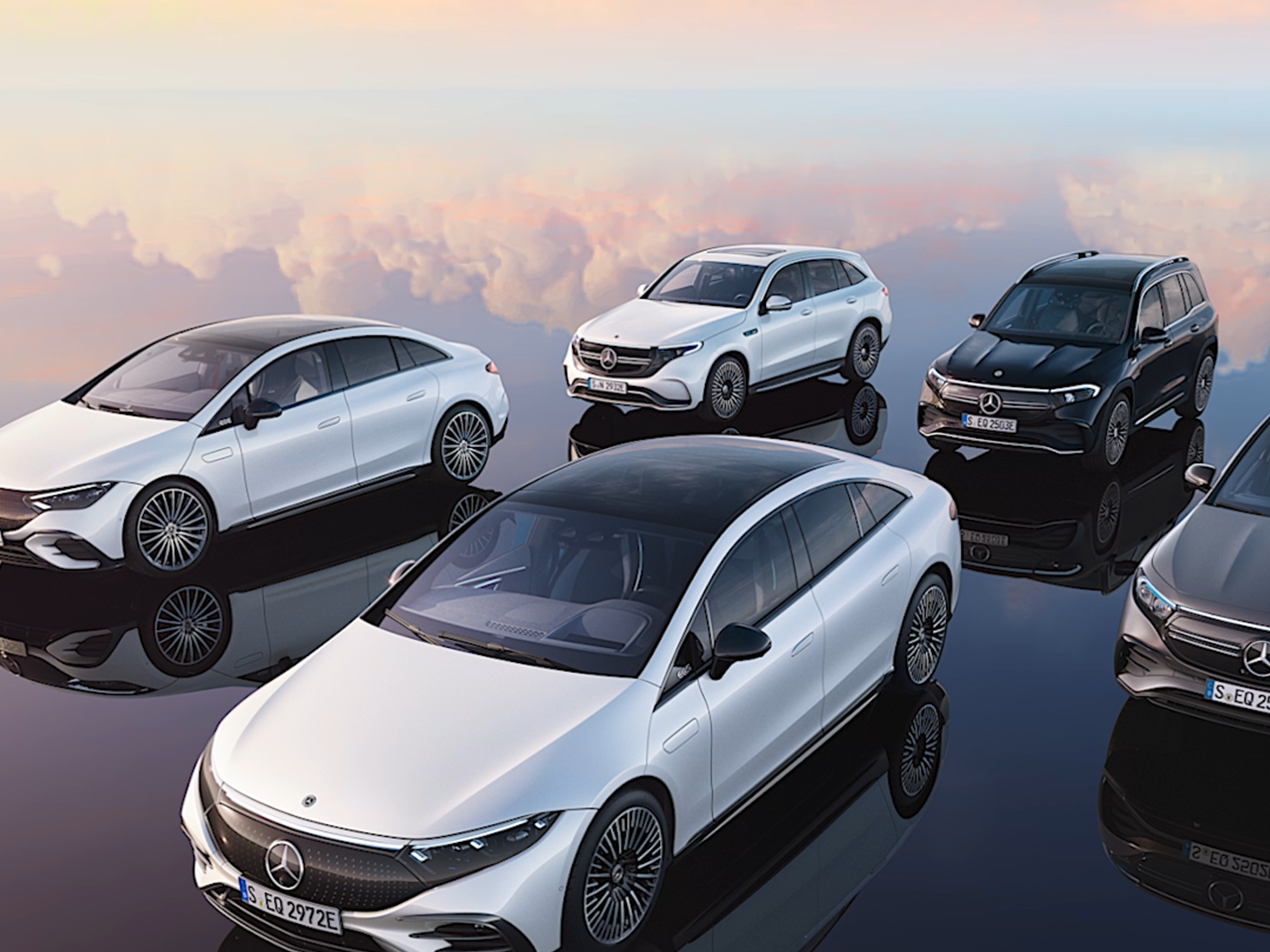 Modely elektromobilů Mercedes-Benz při bočním pohledu zepředu