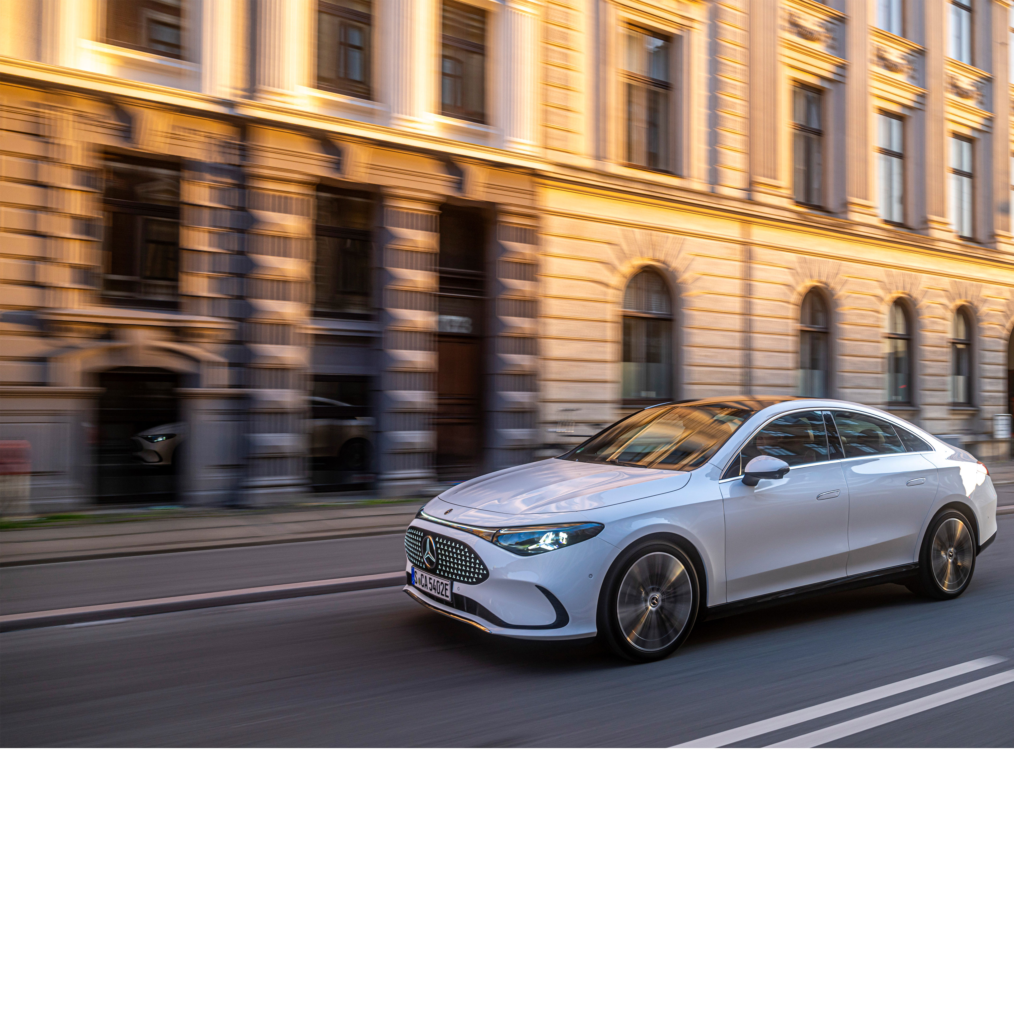 Automatizovaná jízda a asistenční systémy | Mercedes-Benz Volant a displej řidiče ve vozidle Mercedes-Benz.