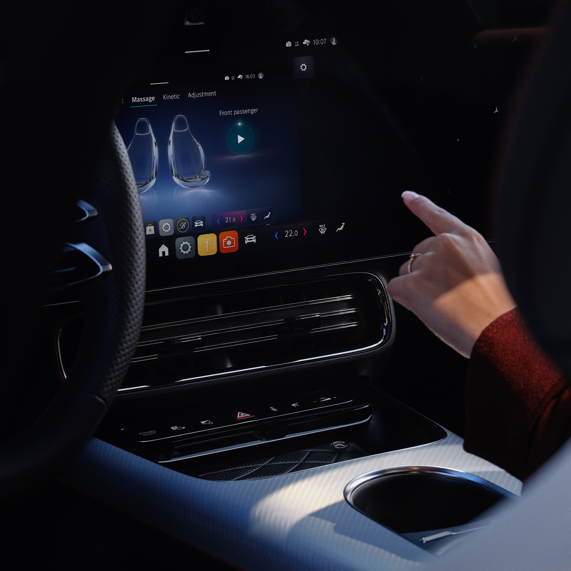 Personalizace | Multimediální systém MBUX | Mercedes-Benz Multimediální systém MBUX zobrazující možnosti individuálního přizpůsobení ve vozidle Mercedes-Benz.