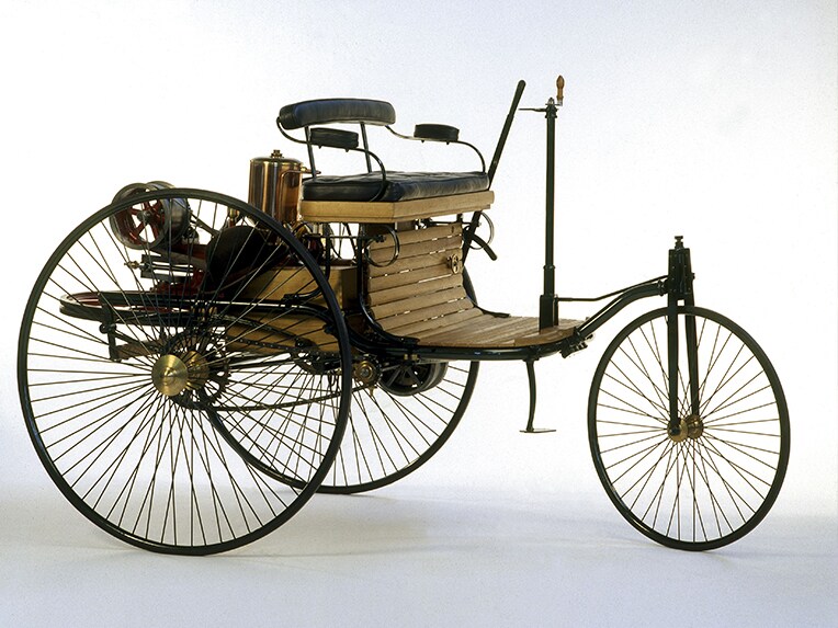 Benzův patentovaný motorový vůz z roku 1886.