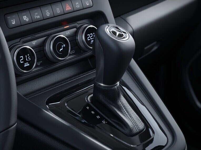 Volicí páka pro sedmistupňovou automatickou převodovku ve skříňové dodávce Mercedes-Benz Citan.