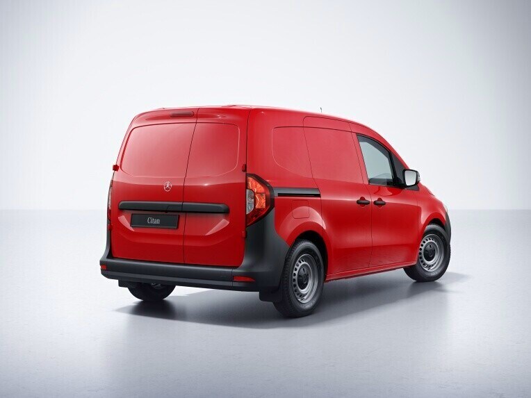 Zpětná kamera pro couvání na zádi skříňové dodávky Mercedes-Benz Citan.