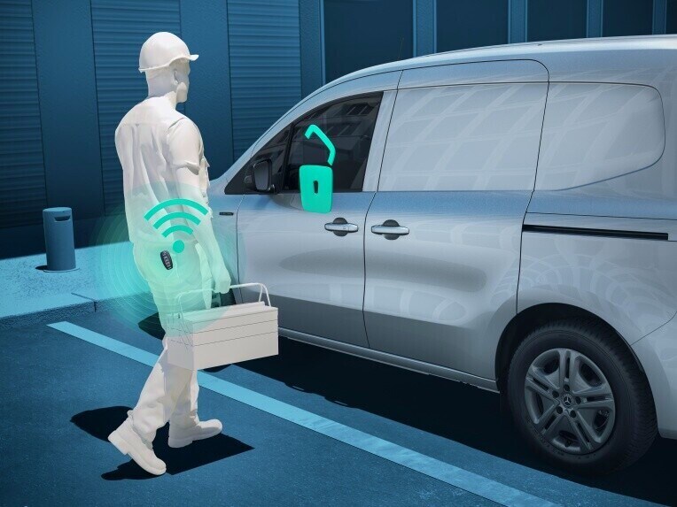 Díky systému KEYLESS-GO může Váš klíček od vozidla zůstat v kapse.
