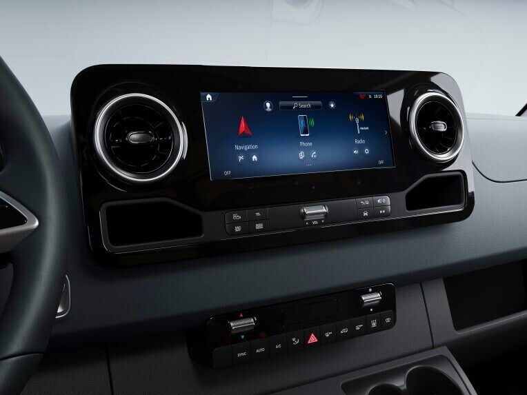 Podvozek Mercedes-Benz eSprinter s multimediálním systémem MBUX.
