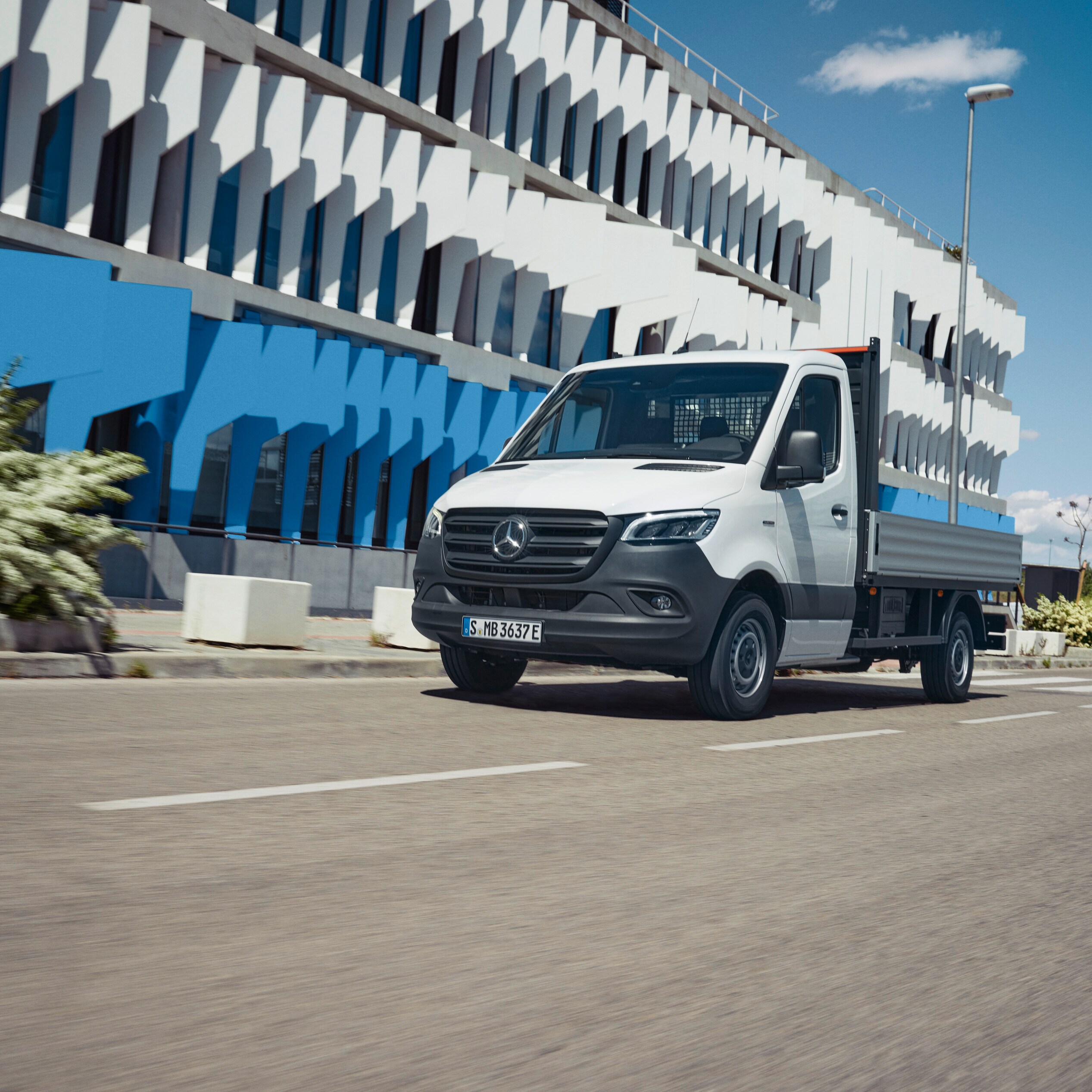 Valníkové vozidlo Mercedes-Benz.