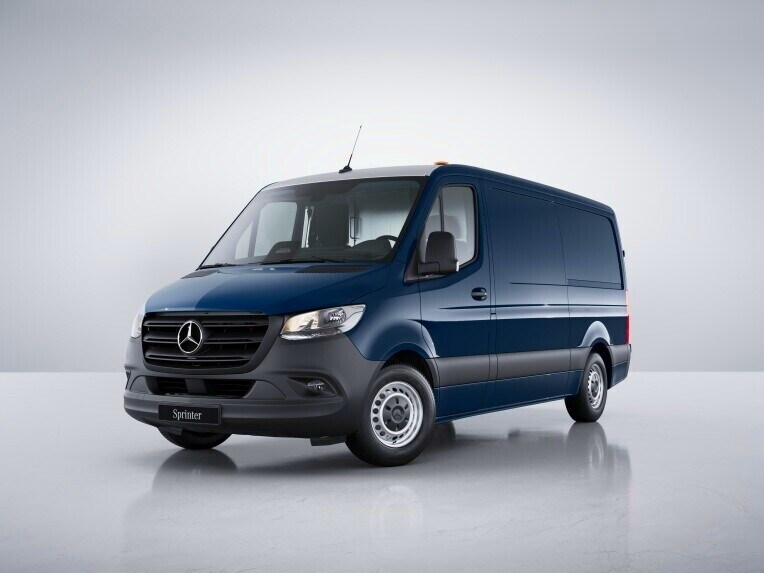 Skříňová dodávka Mercedes-Benz Sprinter v linii výbavy BASE.