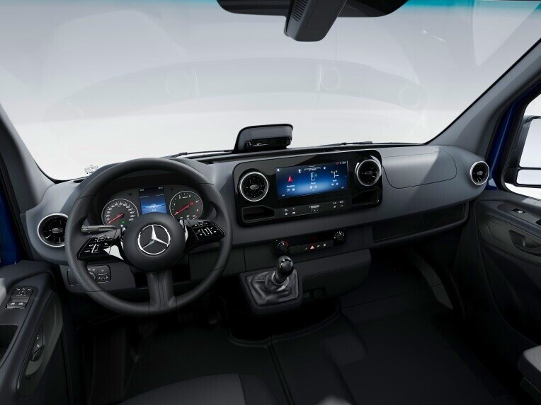 Kabina řidiče skříňové dodávky Mercedes-Benz Sprinter v linii výbavy BASE.