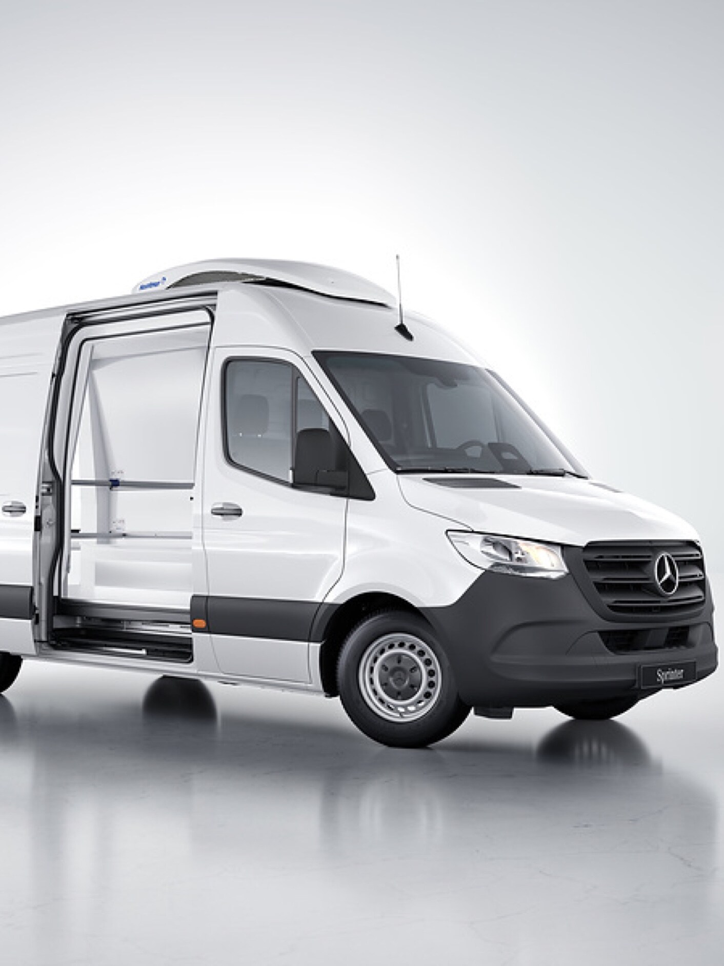 Skříňová dodávka Mercedes-Benz Sprinter s&nbsp;průmyslovým řešením VanSolution.