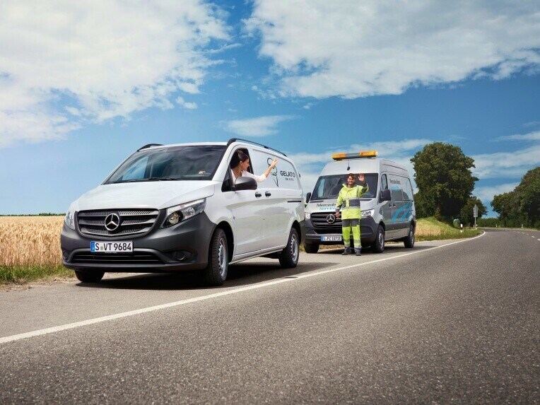Pro případ, že byste někdy přece jen nemohli pokračovat v jízdě, poskytne Vám služba Mercedes-Benz Service24h profesionální podporu, abyste dosáhli svého cíle.