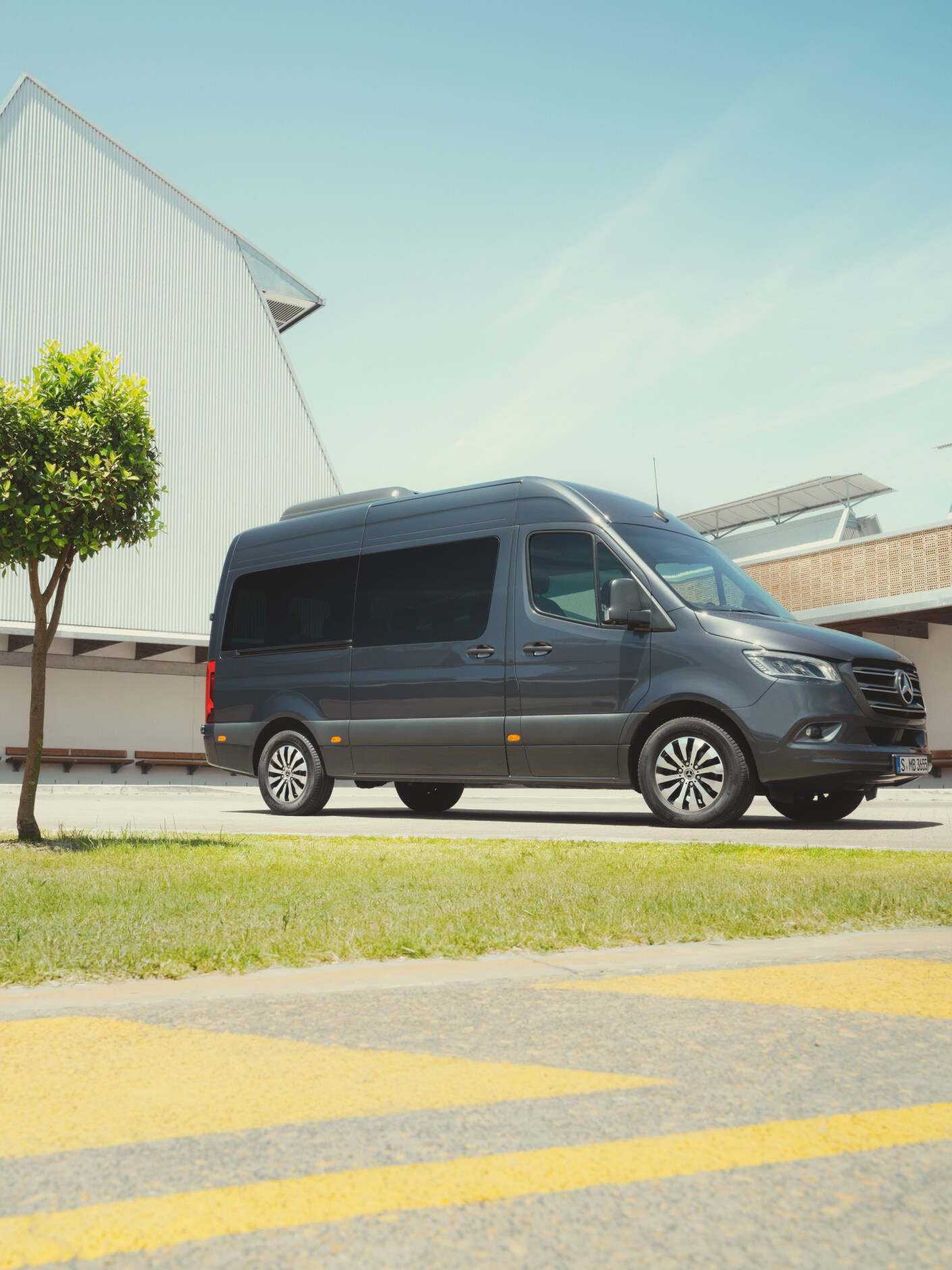 Mercedes-Benz Sprinter Tourer v&nbsp;parkovacím domě.