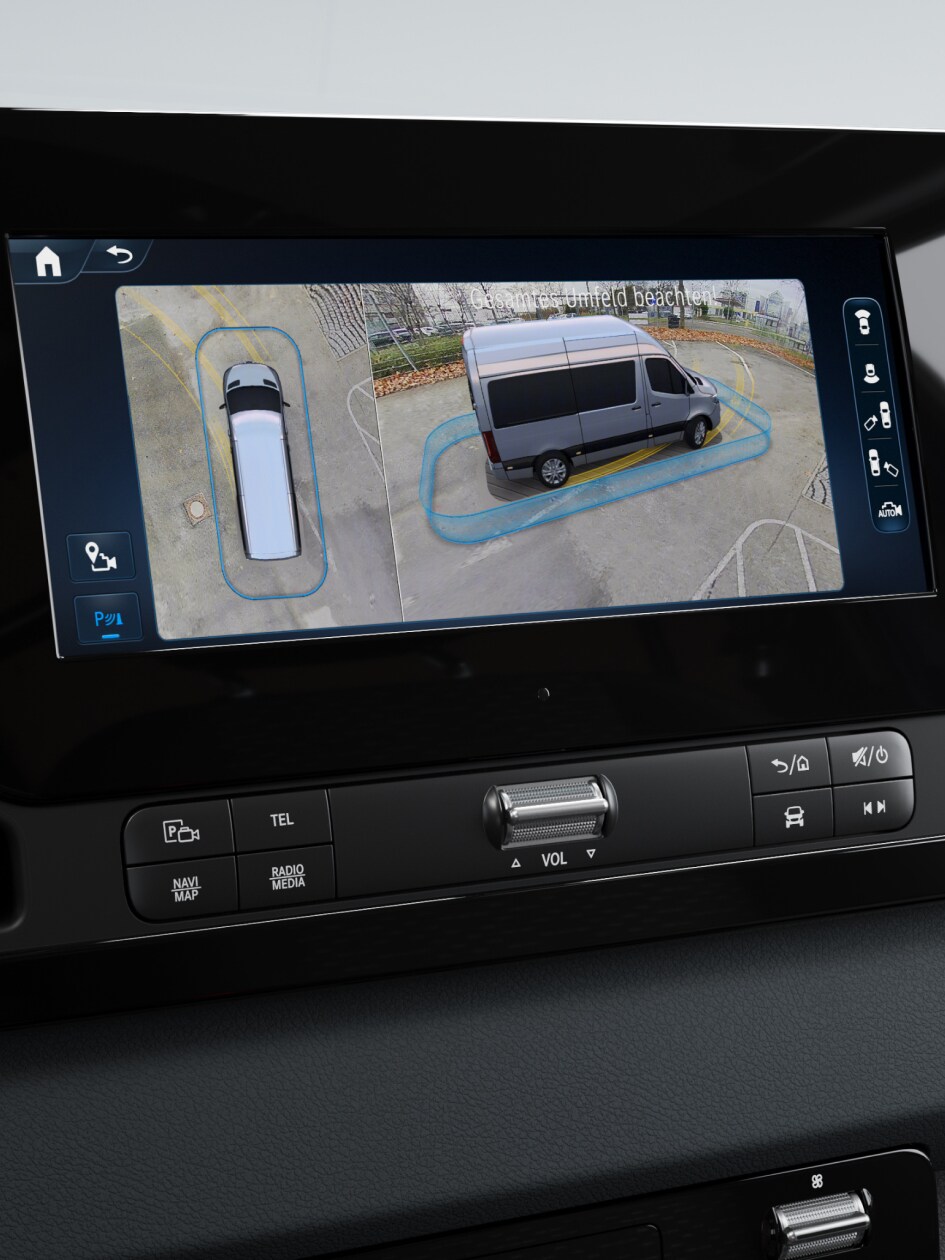 3D&nbsp;náhled okolí vozidla v&nbsp;multimediálním systému MBUX v dodávkovém vozidle Mercedes-Benz.