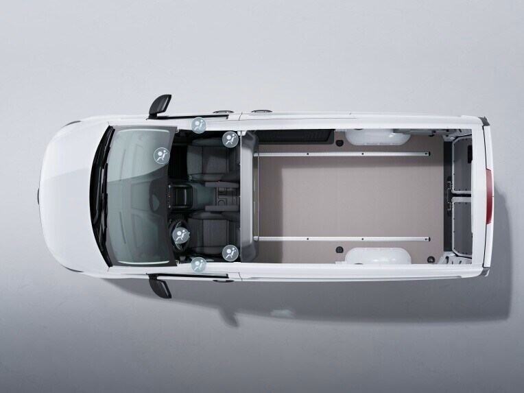 Čelní airbag pro spolujezdce může při kolizi přispět k ochraně hlavy a horní části těla spolujezdce na předním sedadle.