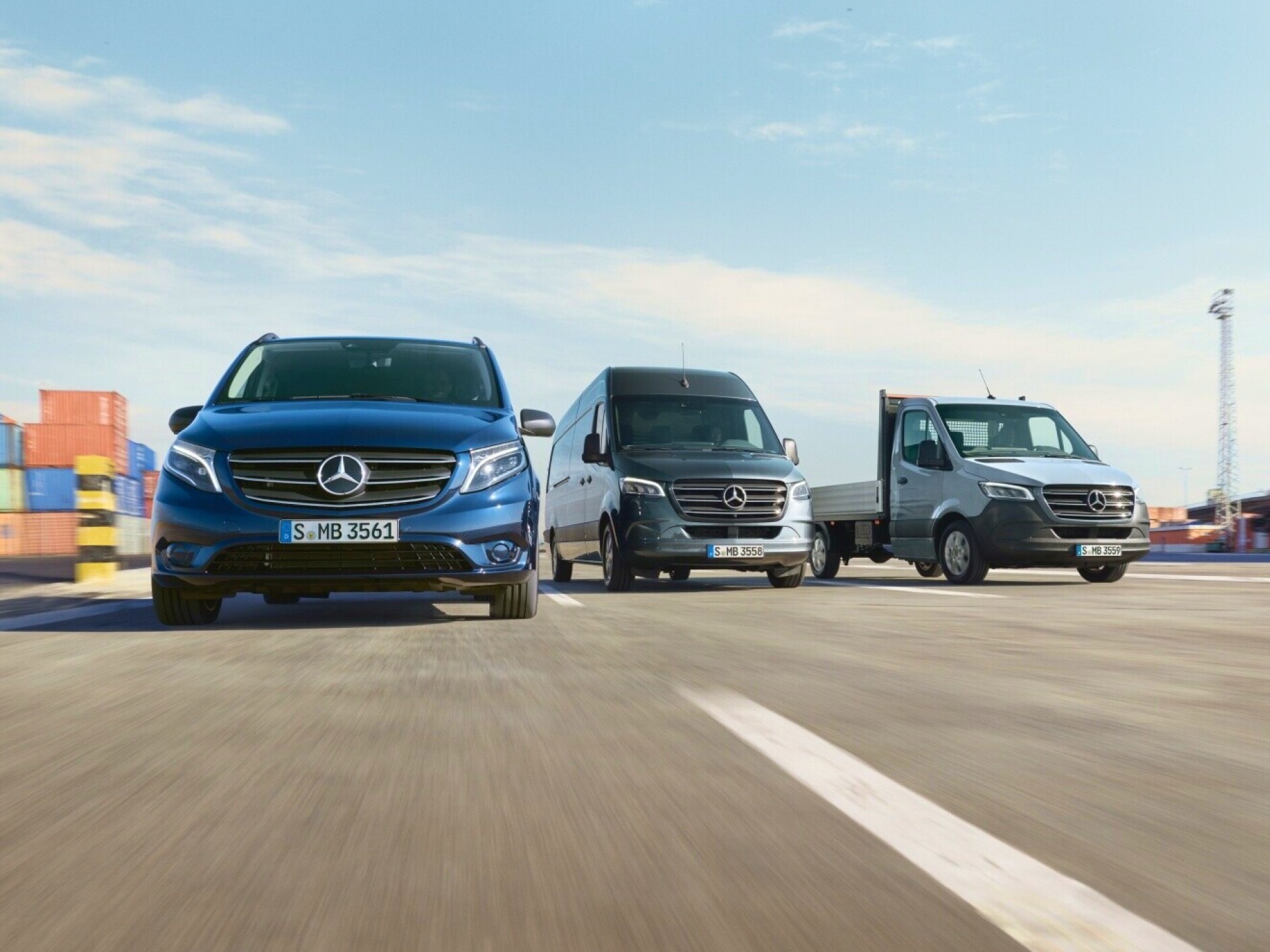 Vozový park dodávkových vozidel Mercedes-Benz.
