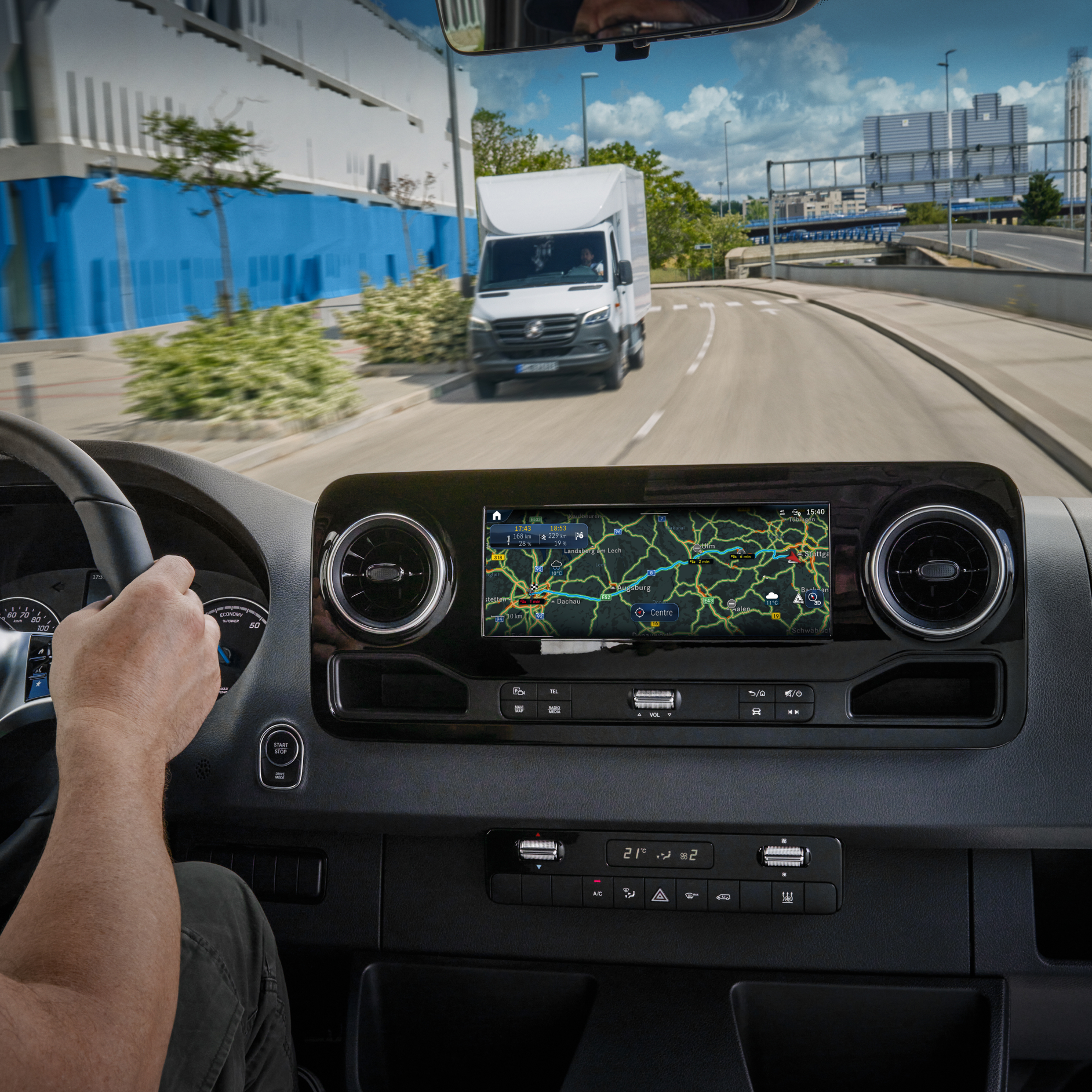 Live Traffic Information | Digitální doplňky | Mercedes-Benz Digitální doplňky Live Traffic Information od Mercedes-Benz v multimediálním systému MBUX.