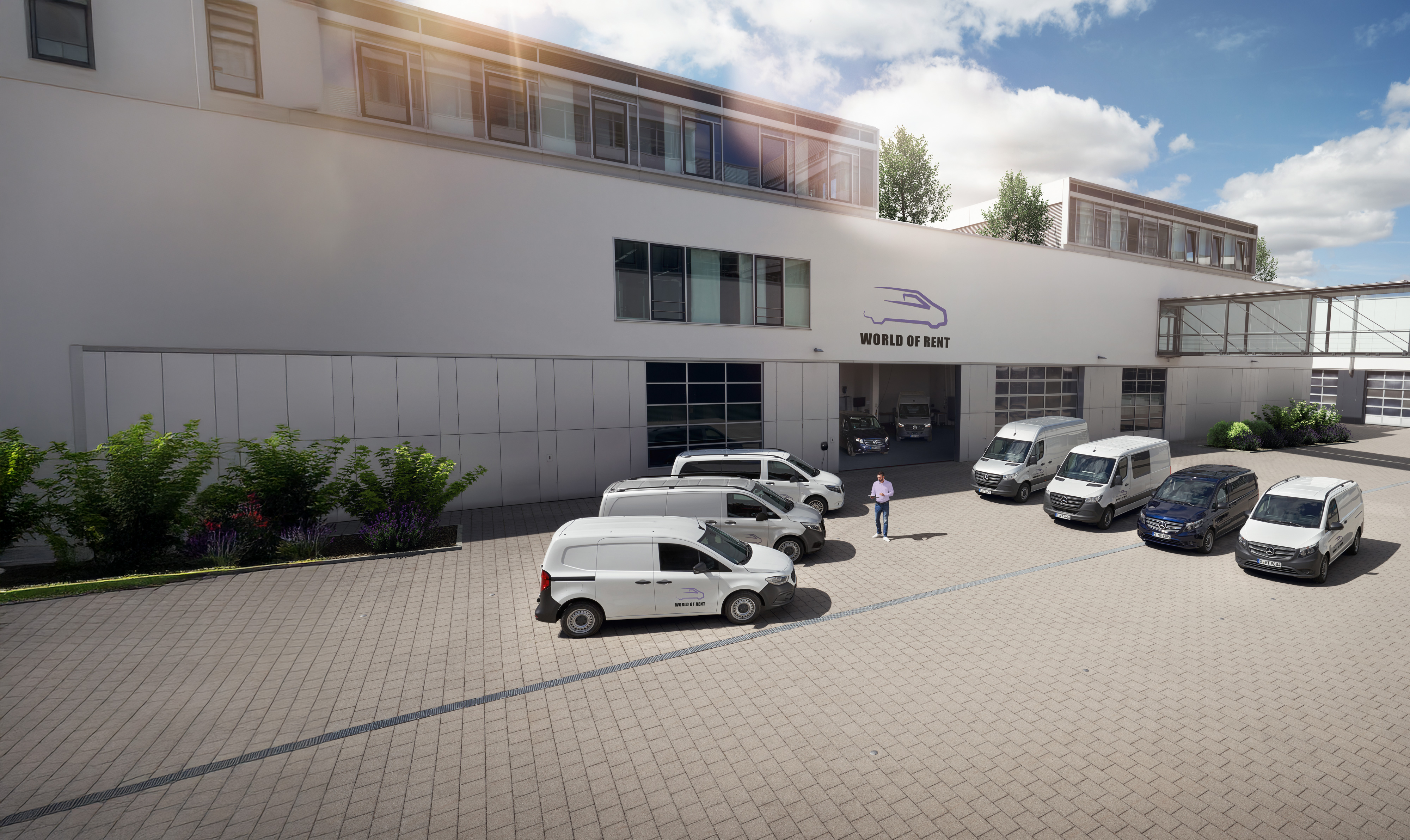 Mercedes-Benz | Přehled služeb | Služby pro vozové parky Vozový park dodávkových vozidel Mercedes-Benz před budovou společnosti.