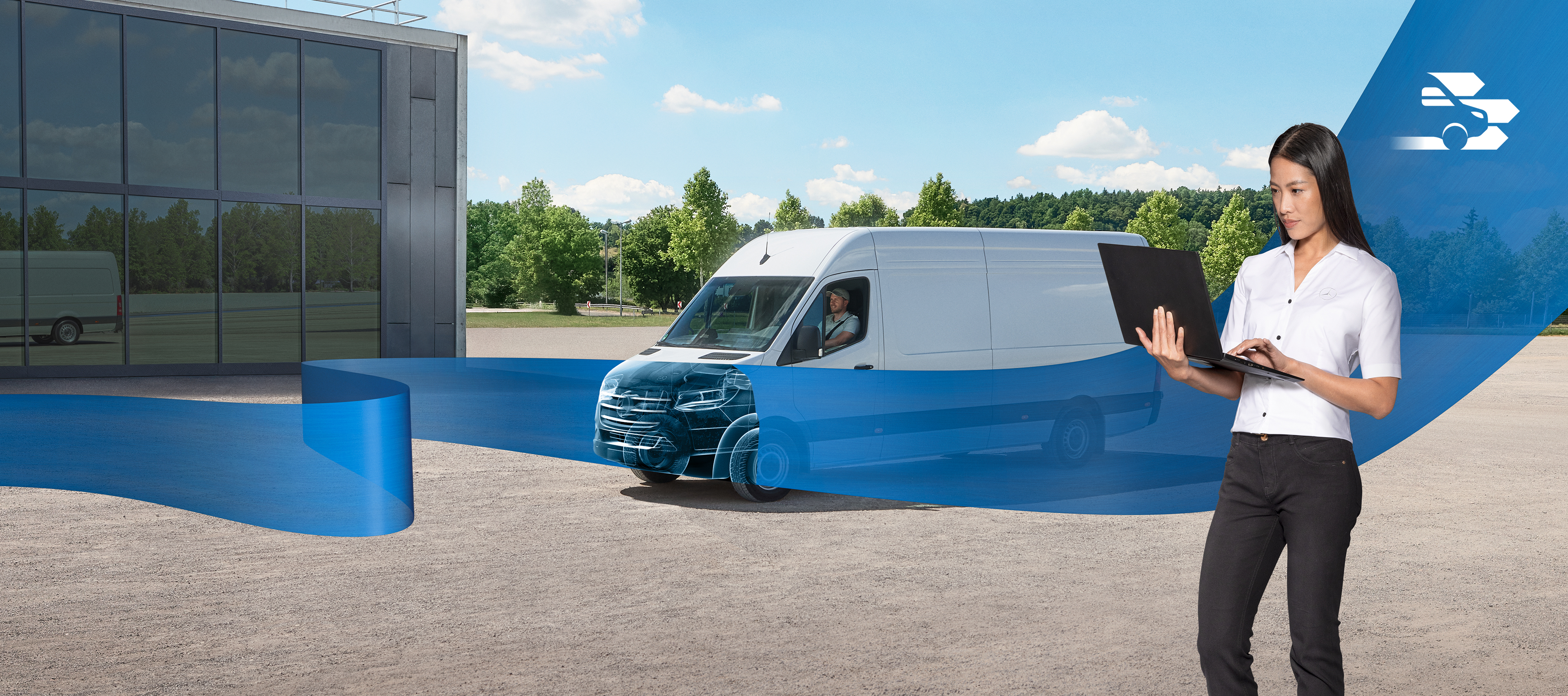 Mercedes-Benz | Technologie dodávkových vozidel Žena s notebookem v ruce před bílým dodávkovým vozidlem, s modrou stuhou přes obrázek. Průhledná kapota symbolizuje diagnostiku Mercedes-Benz.