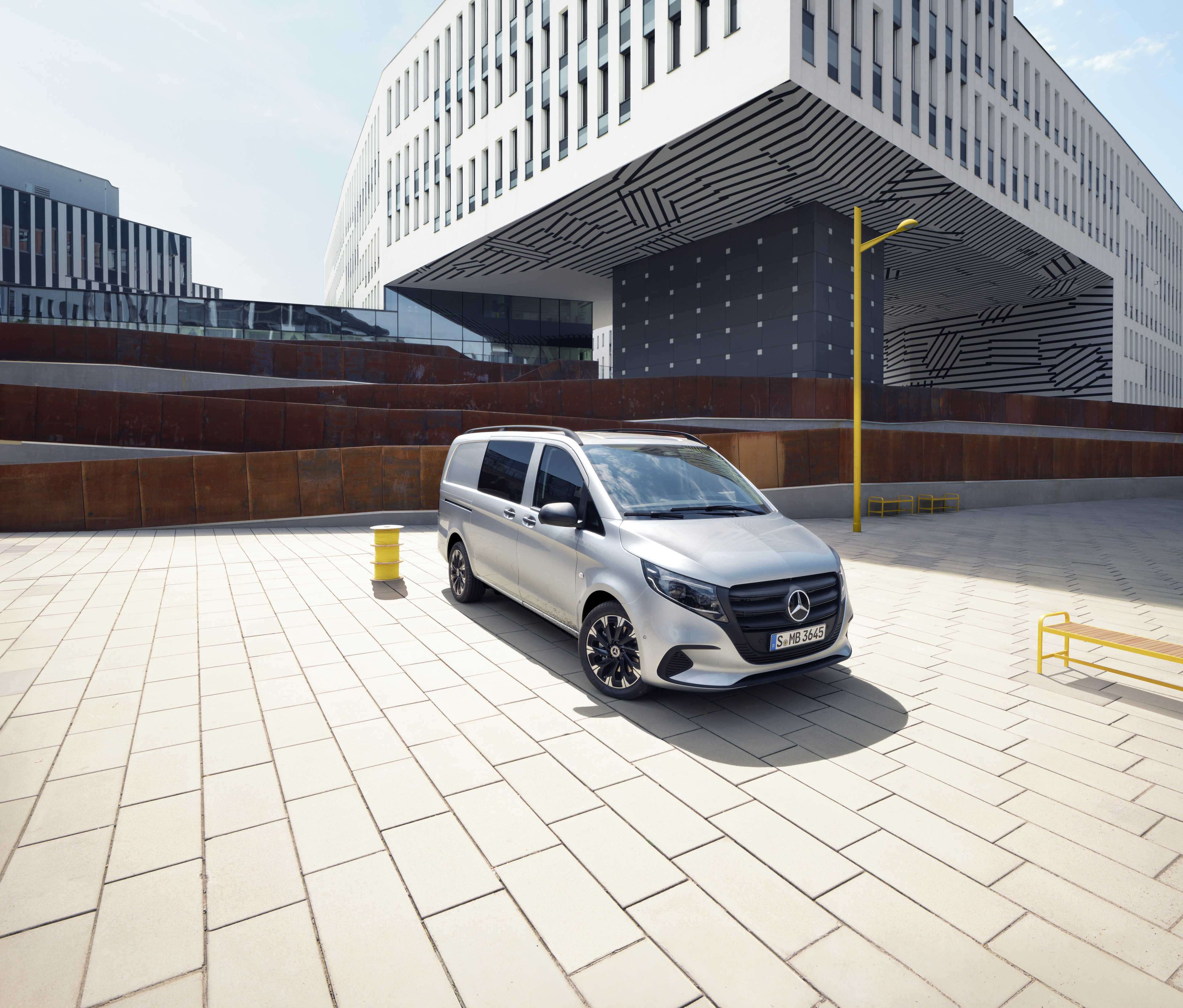 Vito Mixto | Mercedes-Benz Mercedes-Benz Vito Mixto stojící v patře parkovacího domu.