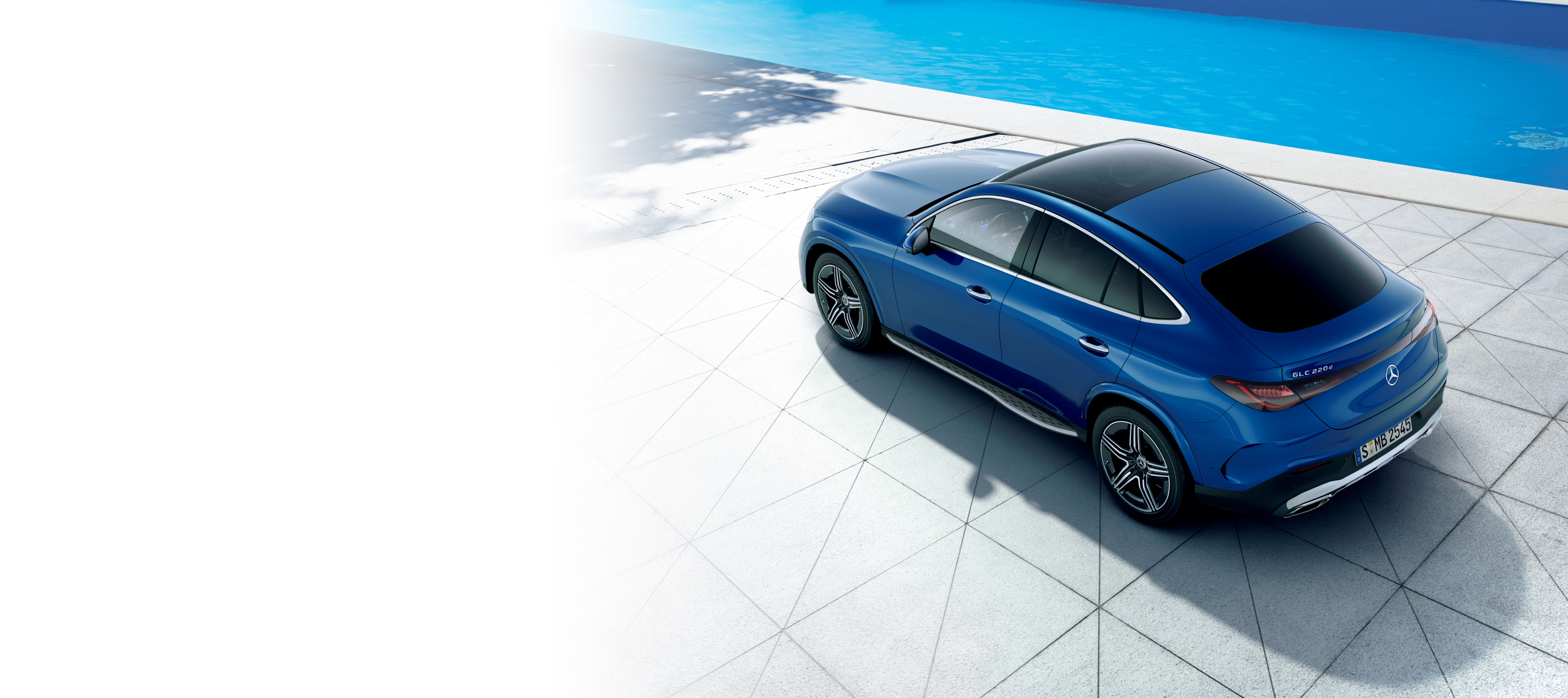 GLC | Mercedes-Benz Nový vůz Mercedes-Benz GLC při pohledu zezadu.